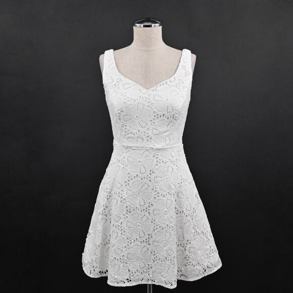 LILLY PULITZER‎ Marla Dress Size 2 Resort White Floral Lace Sleeveless Fit Flare - Picture 1 of 13